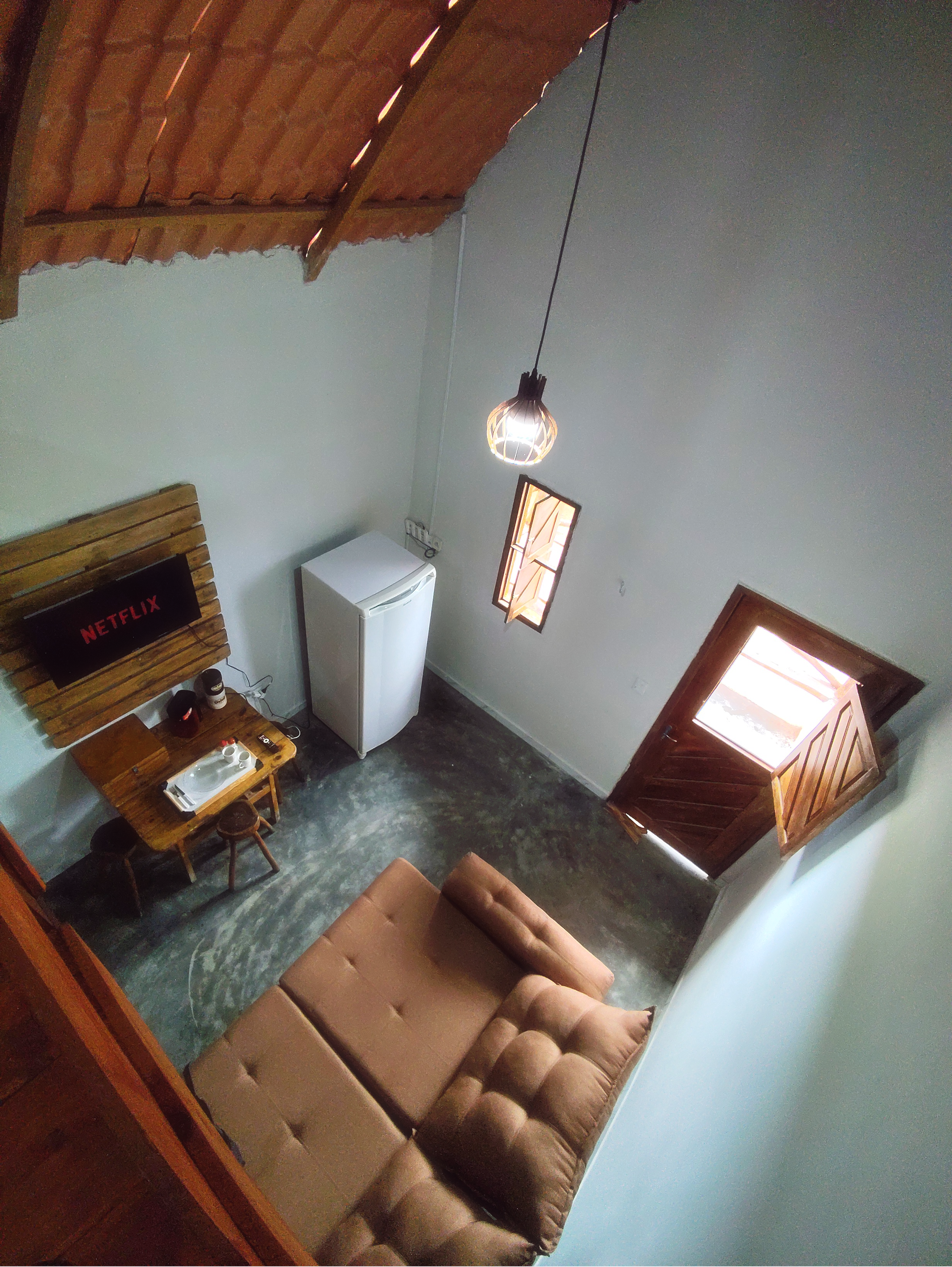 Interior aconchegante do Chalé do Arisco